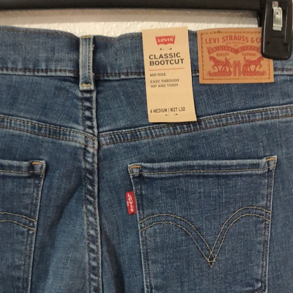 Levis Classic Bootcut Jeans - Picture 8 of 14